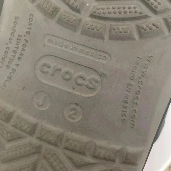 𝅺UNISEX Crocs Size Junior 2 Gray Pre-Loved Jibbitz Nemo Included - Picture 7 of 7